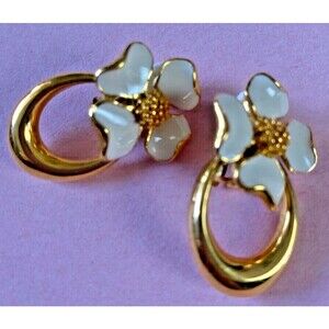 Vintage Dogwood Flower White Enamel Gold Tone Doorknocker Clip-On Earrings
